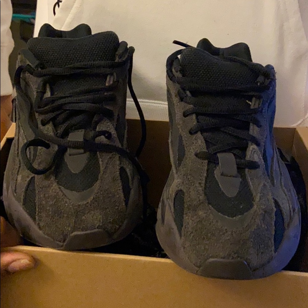 Yeezy boost 700